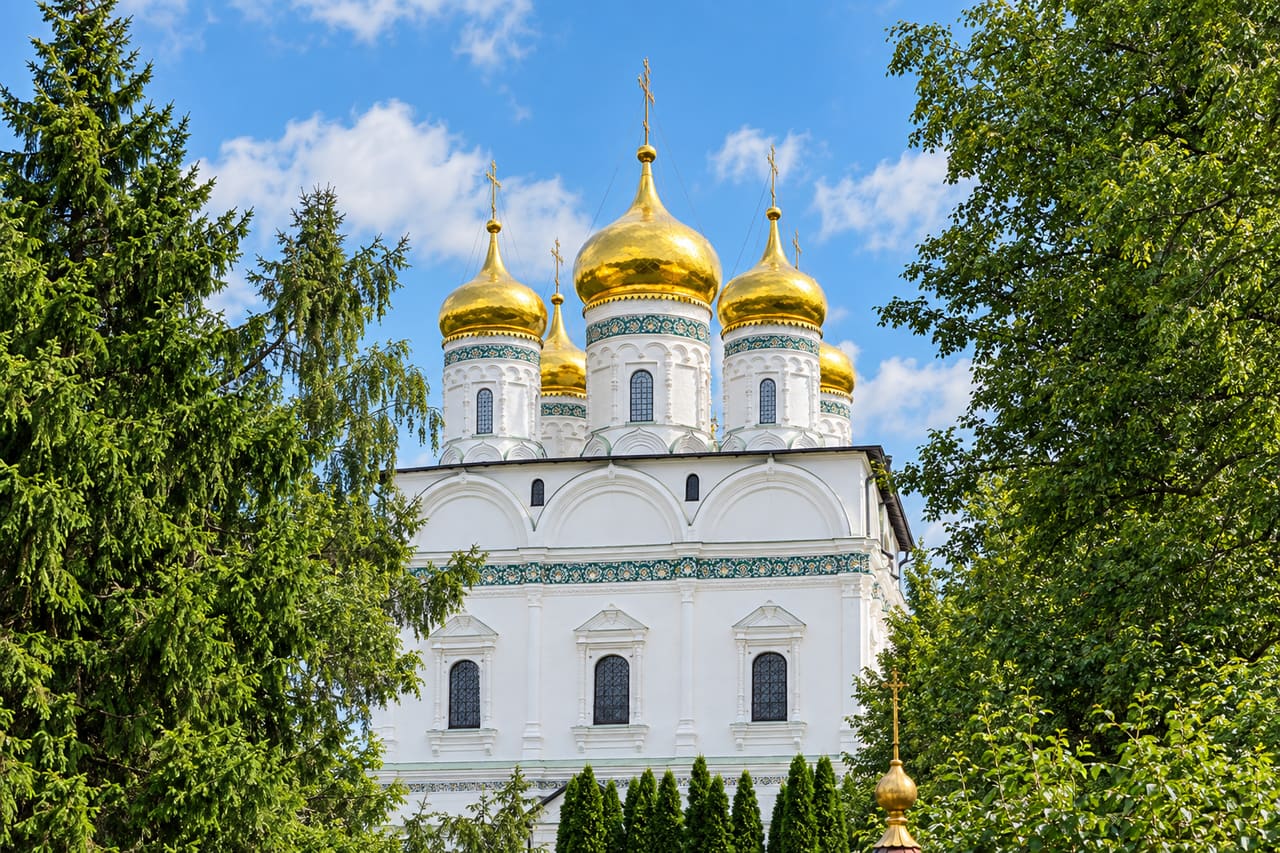 Монастырские стены и храмы Иосифо-Волоцкого ансамбля